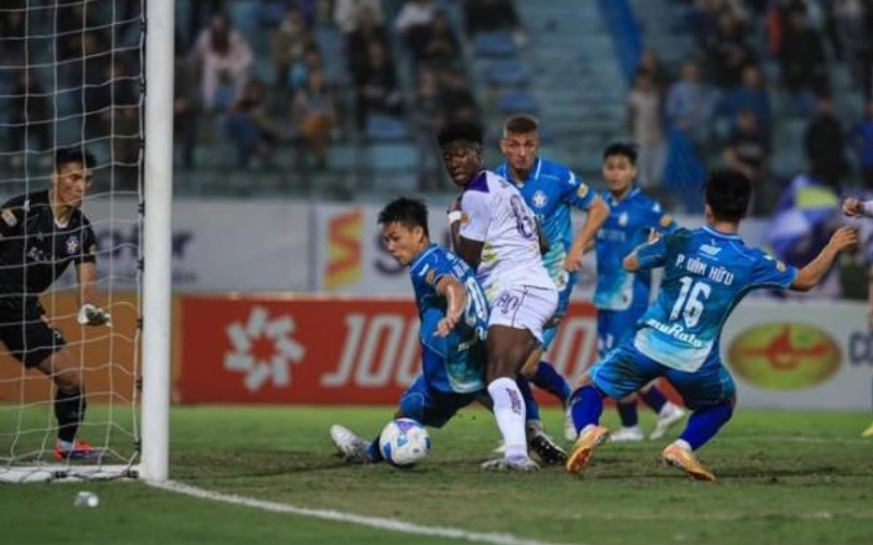 Tác động tiêu cực đến nền bóng đá Việt Nam