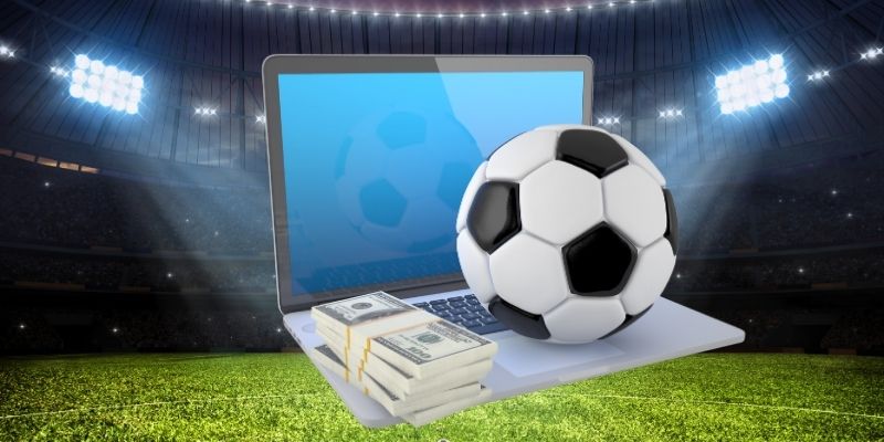 Khung cảnh hùng vĩ của một sân cỏ đang diễn ra trận cầu căng thẳng