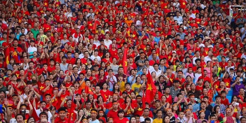 Sự cuồng nhiệt của người hâm mộ trên khán đài