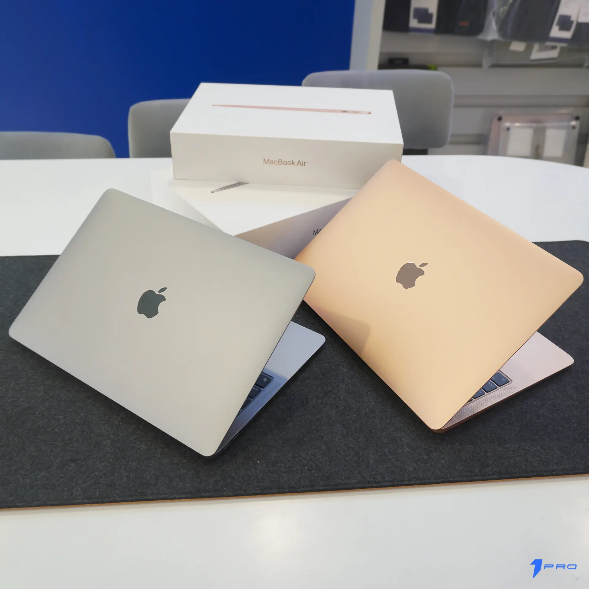 Thiết kế vát mỏng đặc trưng của Macbook Air M1 màu vàng đồng