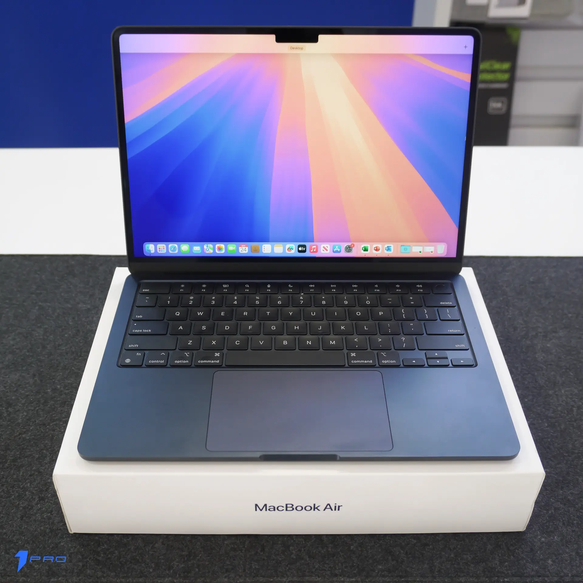 Macbook Air M2 pin tốt và thiết kế mỏng nhẹ